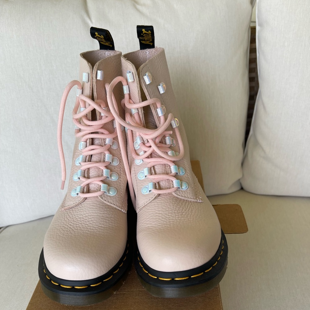 Dr. Martens Virginia Pascal 1460 boots, women’s sz 8